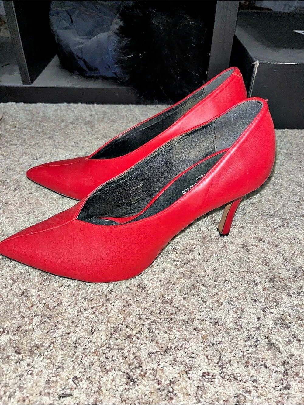Kenneth Cole Pointed-Toe Red Heels - Picture 2 of 4